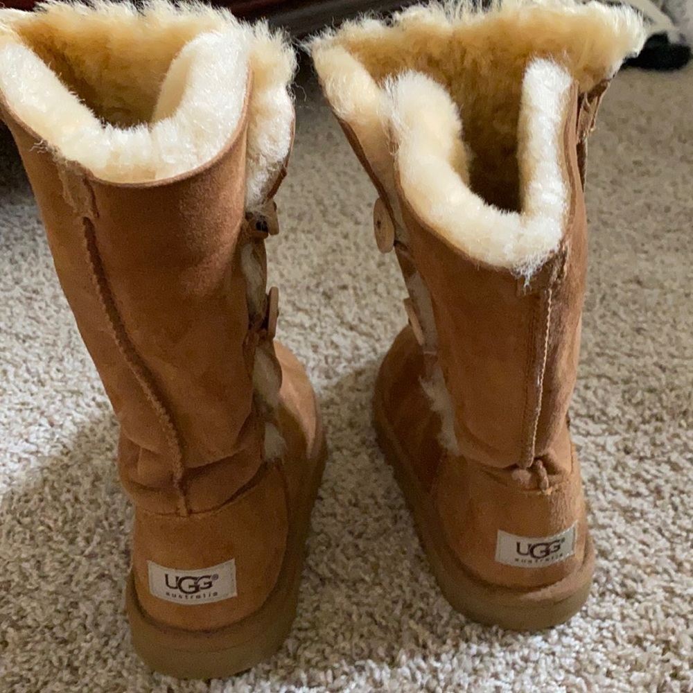 Brown Ugg’s girl size 4